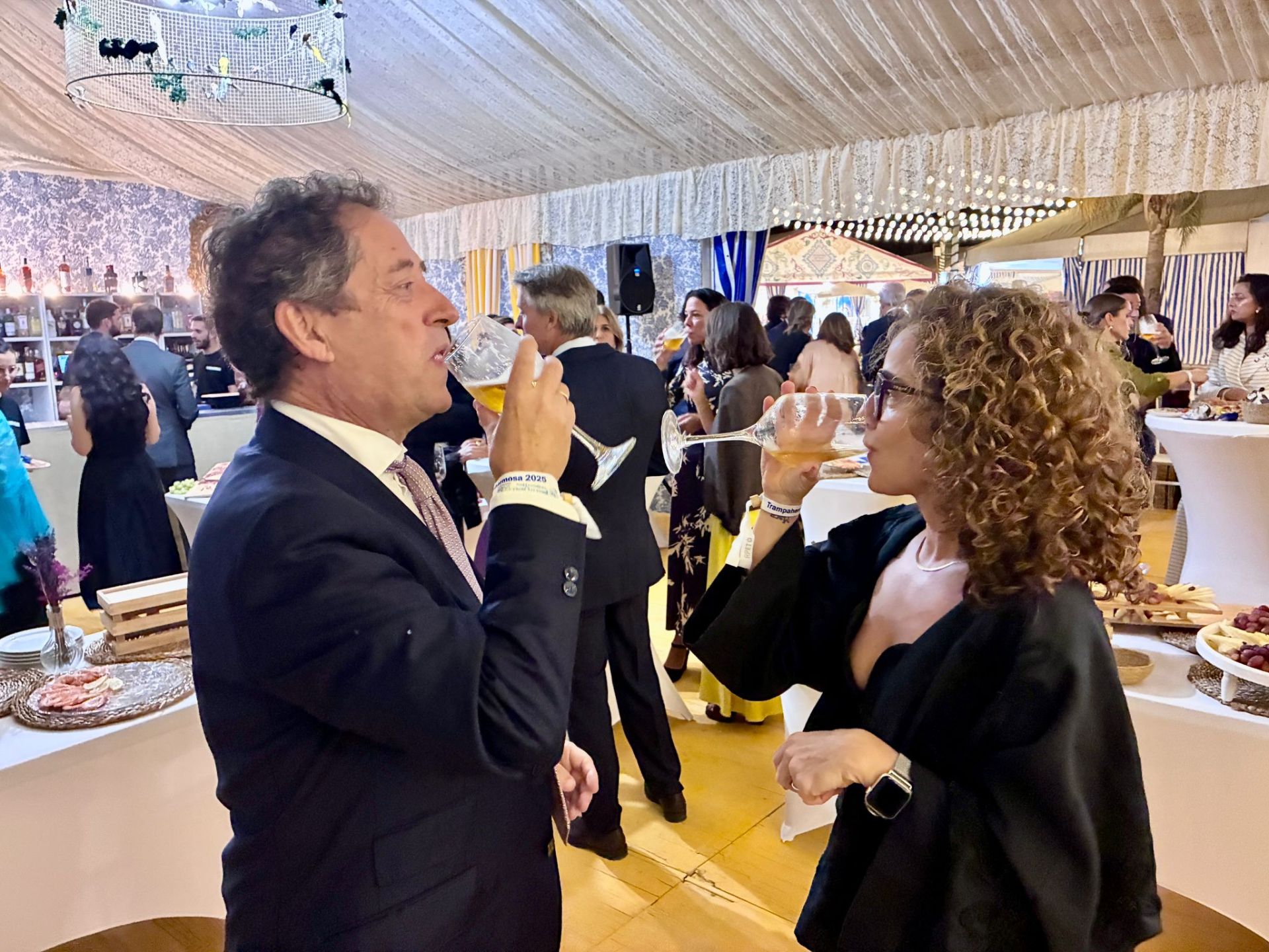 La cena del choquito frito en la Feria del Caballo de Huelva, en imágenes