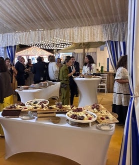 Imagen secundaria 2 - El arranque de la Feria del Caballo de Huelva sabe a choquito frito: «Cada año va a más»
