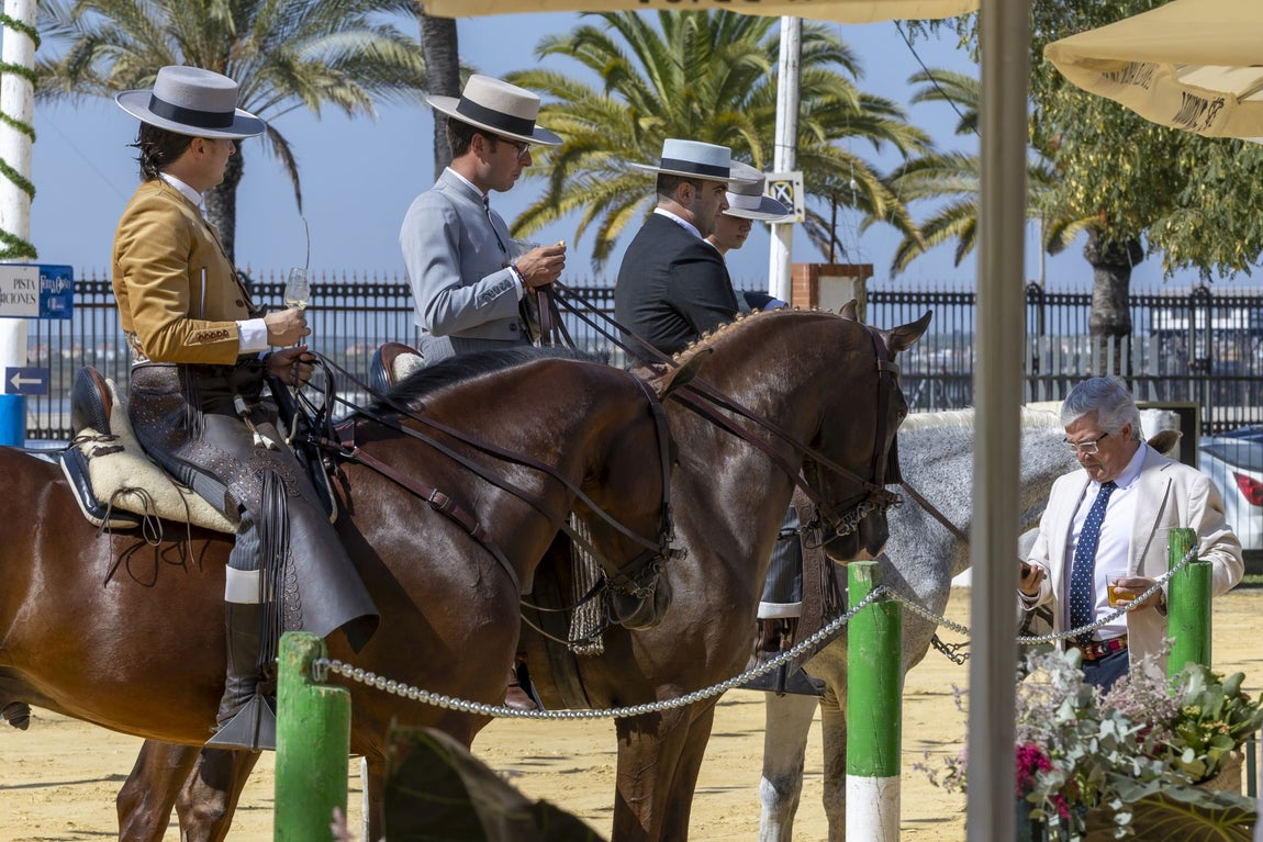 Feria del Caballo de Huelva: Las mejores imágenes de la primera jornada