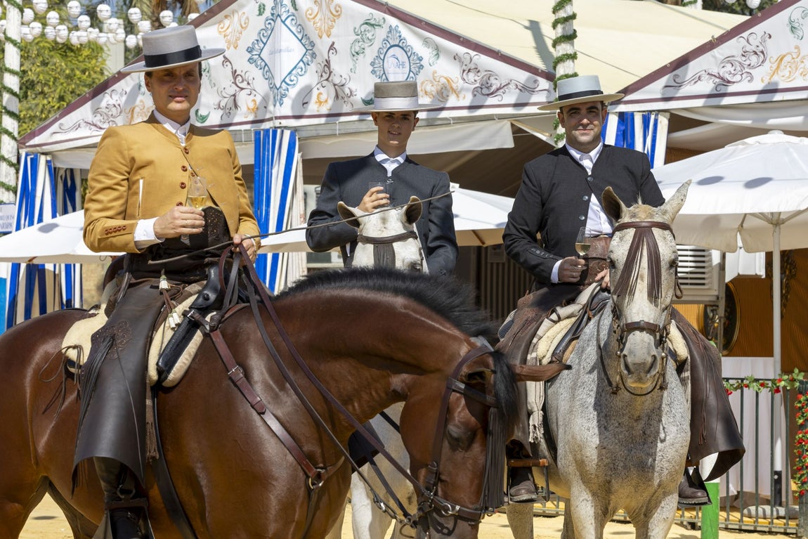 Feria del Caballo de Huelva: Las mejores imágenes de la primera jornada