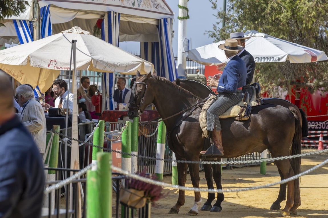 Feria del Caballo de Huelva: Las mejores imágenes de la primera jornada