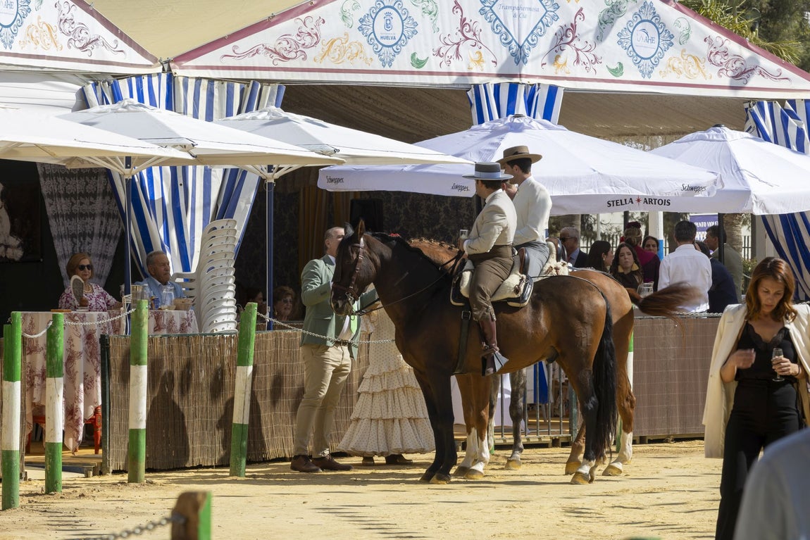 Feria del Caballo de Huelva: Las mejores imágenes de la primera jornada