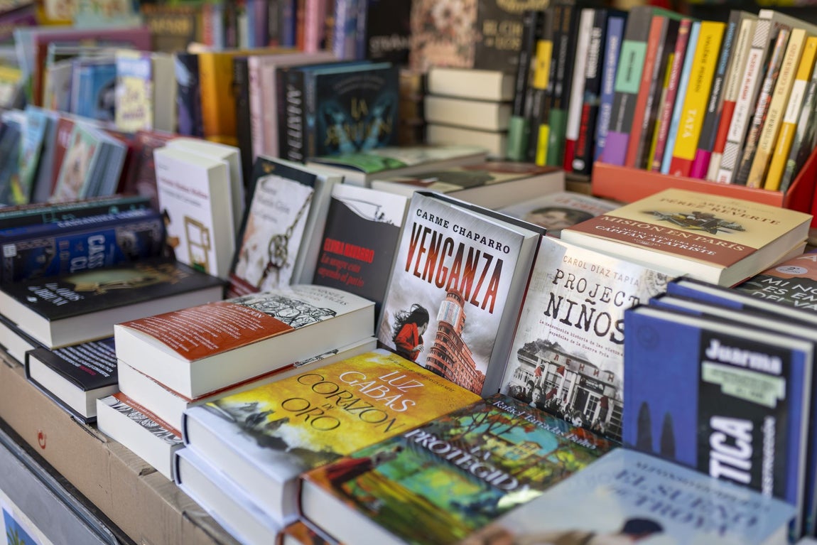 La primera jornada de la Feria del Libro de Huelva, en imágenes