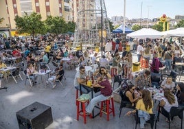 La receta del éxito en El Higueral de Huelva: migas, sol y espíritu de barrio