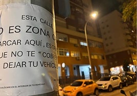 La peculiar protesta de unos vecinos de Huelva contra los 'gorrillas': «Esto no es una zona ORA»