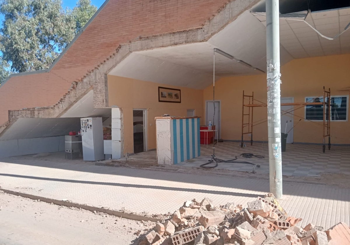 El muro que se ha demolido en el Nuevo Colombino