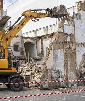 Imagen secundaria 2 - El proyecto de la Plaza Mayor de Huelva avanza con la primera demolición en el entorno