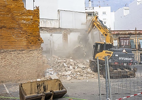 Imagen secundaria 1 - El proyecto de la Plaza Mayor de Huelva avanza con la primera demolición en el entorno