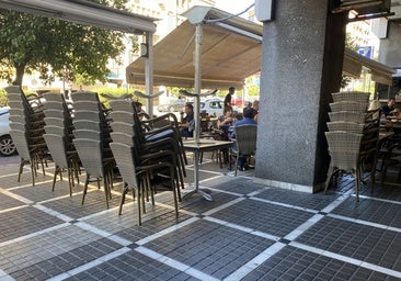 Los hosteleros de Huelva avisan que habrá negocios que no podrán seguir con la nueva ordenanza de veladores: «No es sencillo mantenerse con apenas cuatro mesas en la calle»