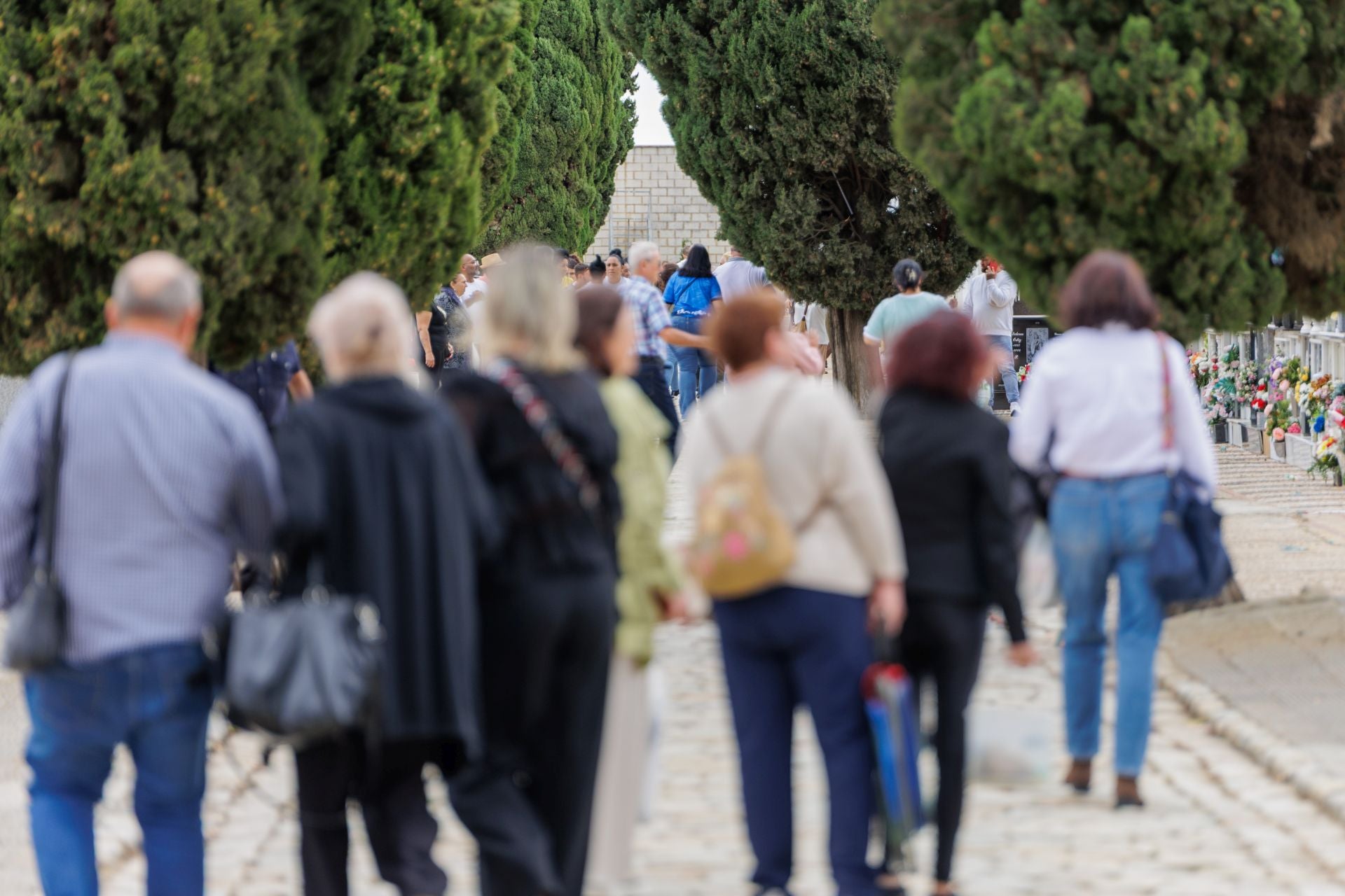 Imágenes del Día de todos los Santos en el cementerio de Huelva