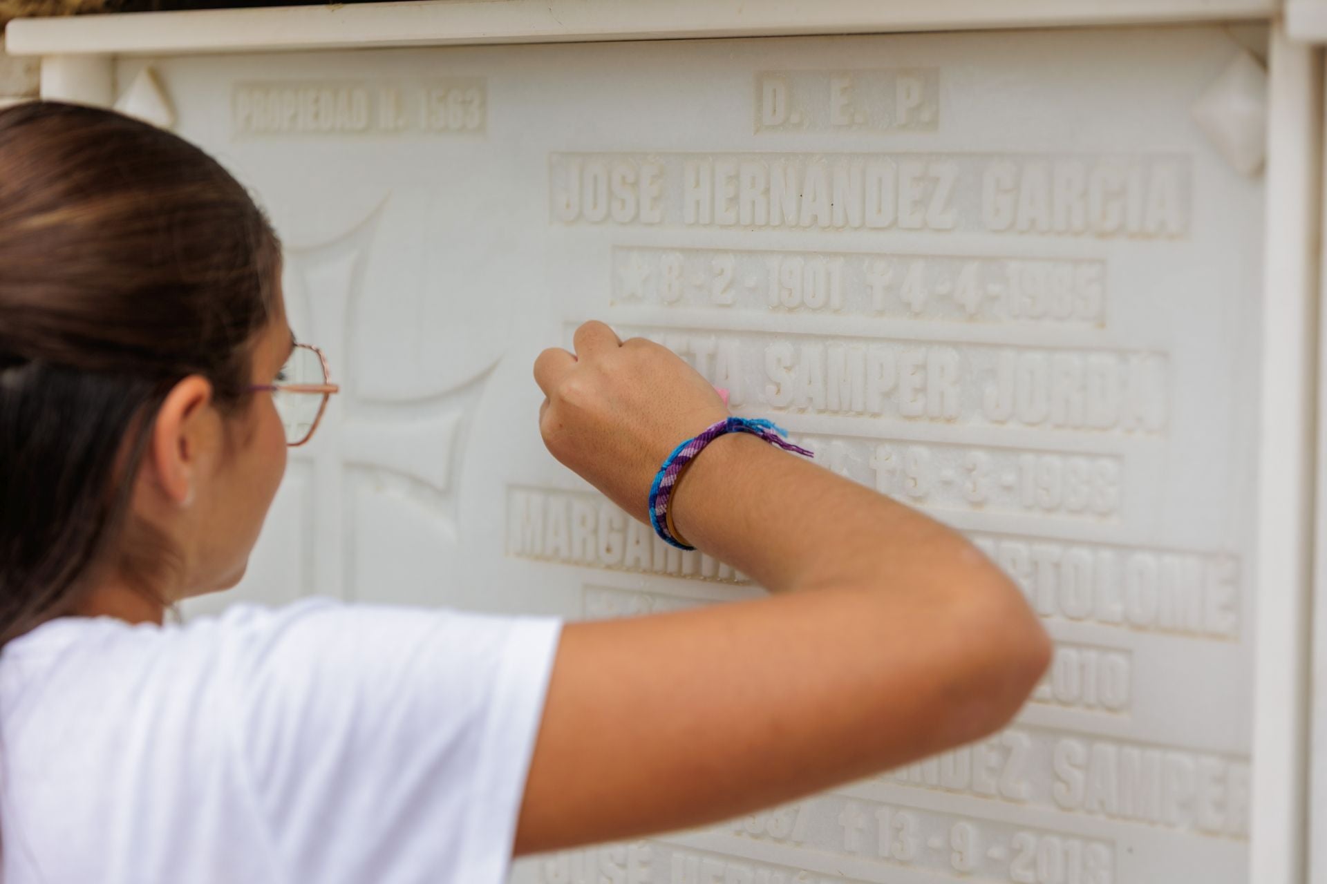 Imágenes del Día de todos los Santos en el cementerio de Huelva