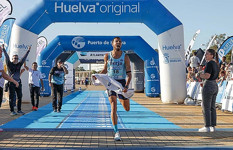 Zakaria Boufaljat tras ganar la 10k del pasado año