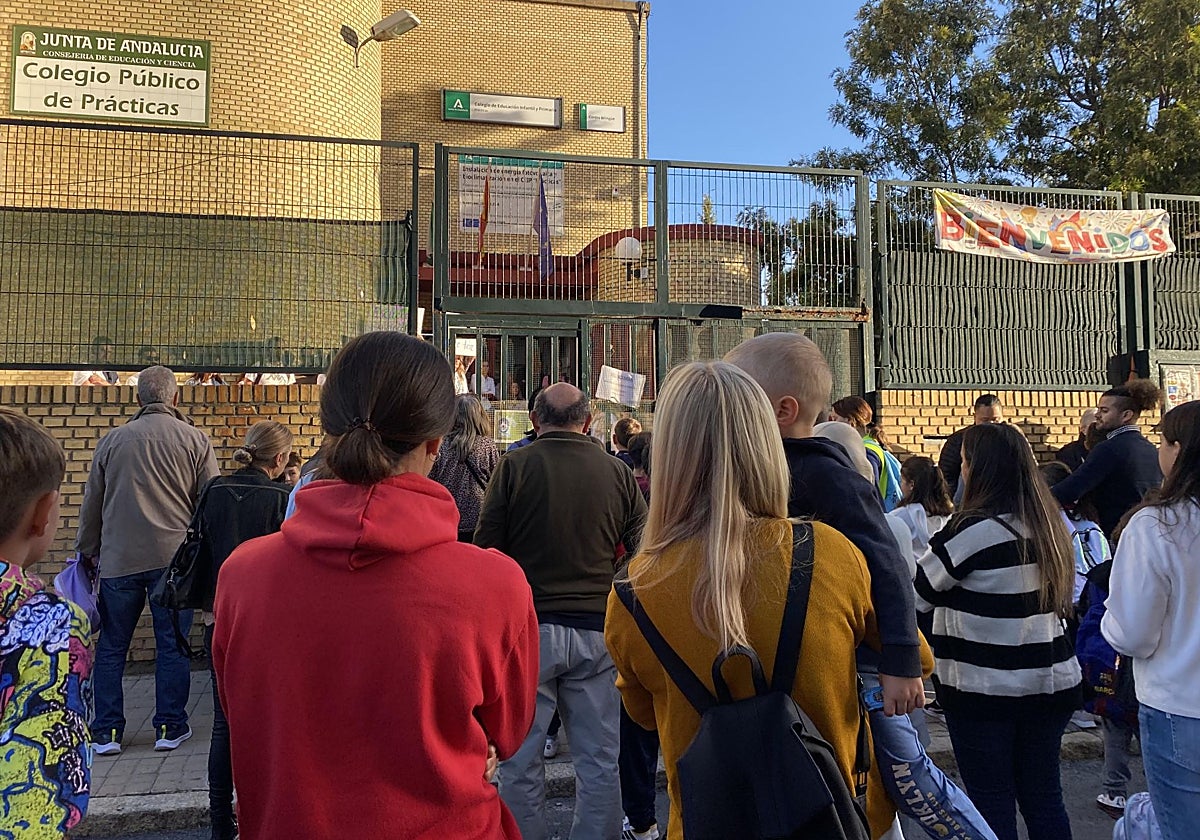 Concentración este jueves a las puertas del CEIP Prácticas