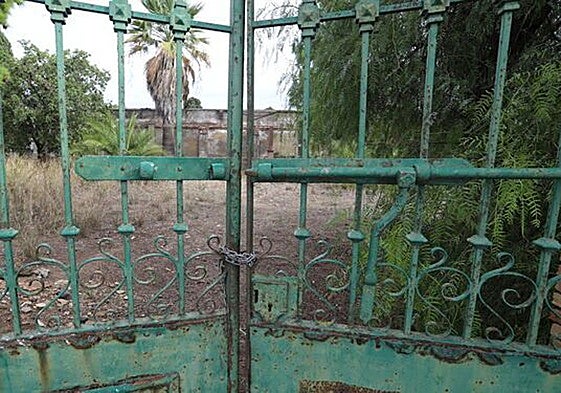 Acceso al Cementerio Británico de Huelva