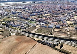 Huelva dibuja su futuro urbanístico un cuarto de siglo después: polo industrial al norte, llegada del AVE y protección de los cabezos