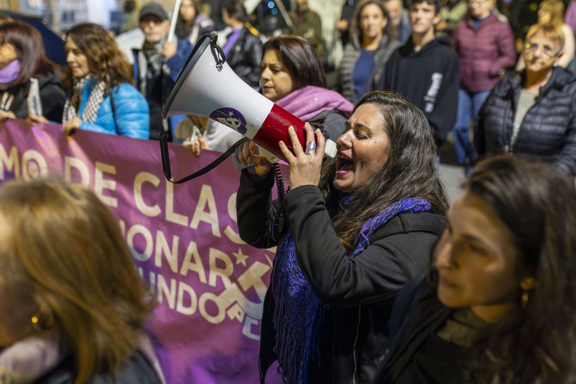 La manifestación en Huelva contra la violencia machista, en imágenes