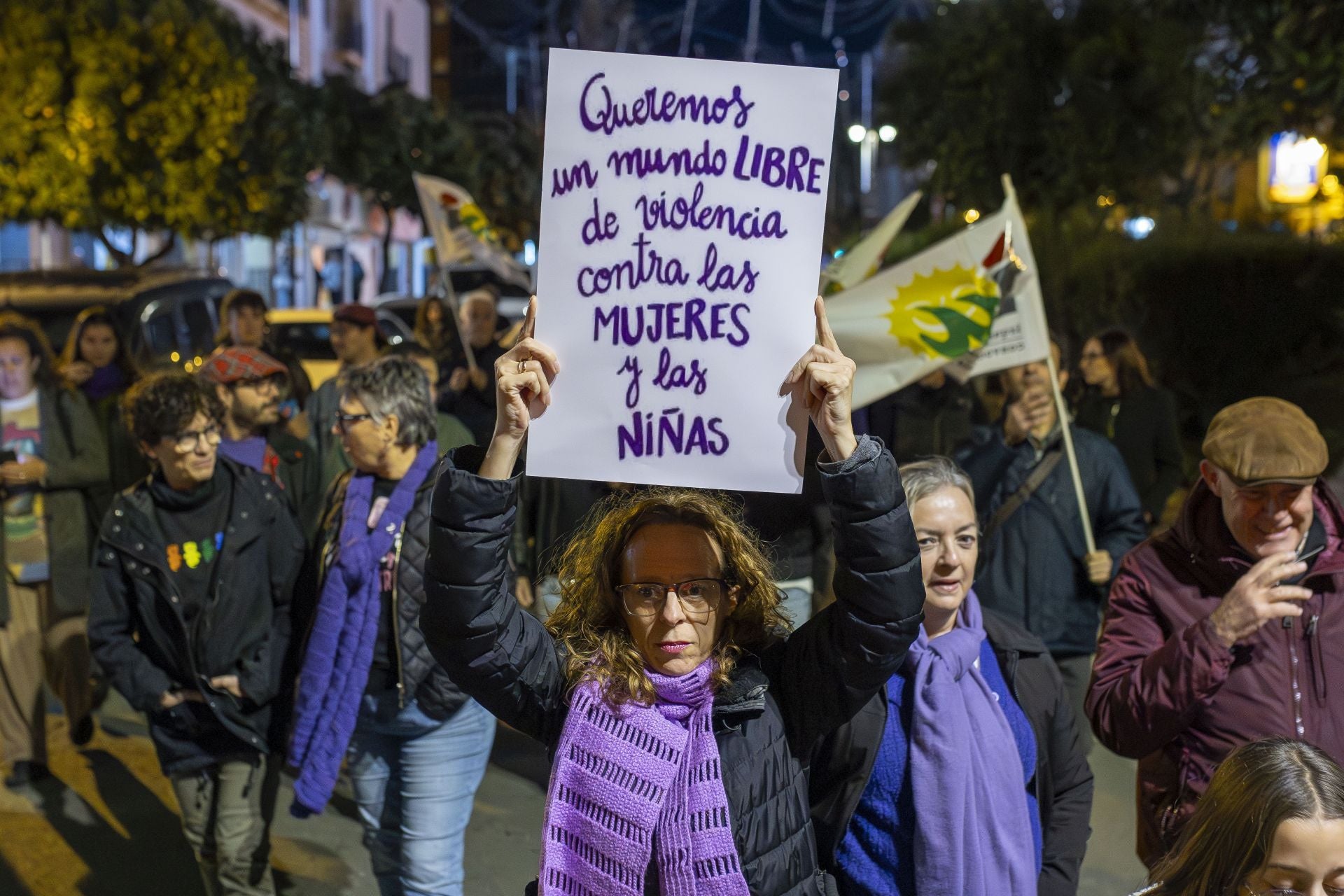 La manifestación en Huelva contra la violencia machista, en imágenes