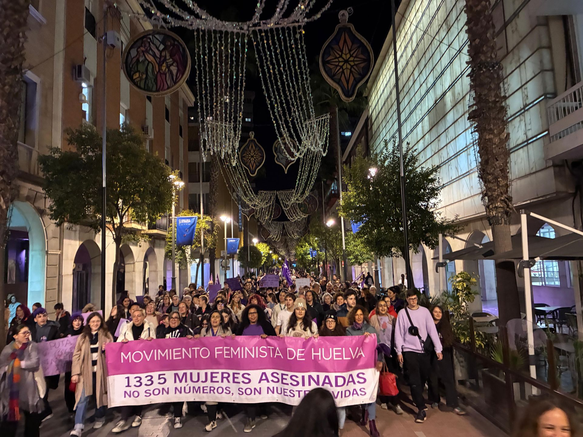 La manifestación en Huelva contra la violencia machista, en imágenes
