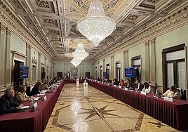 El rechazo al plan urbanístico provoca una fractura entre los socios de investidura: «Vox es solo una franquicia con sucursal en Huelva»