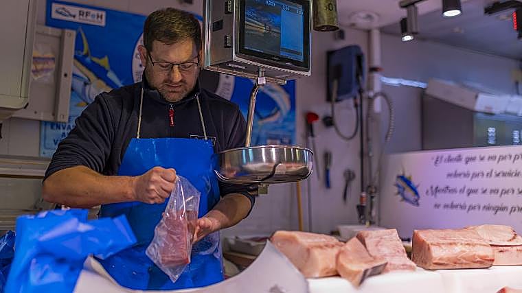 David Macías, en su puesto de atún y pez espada