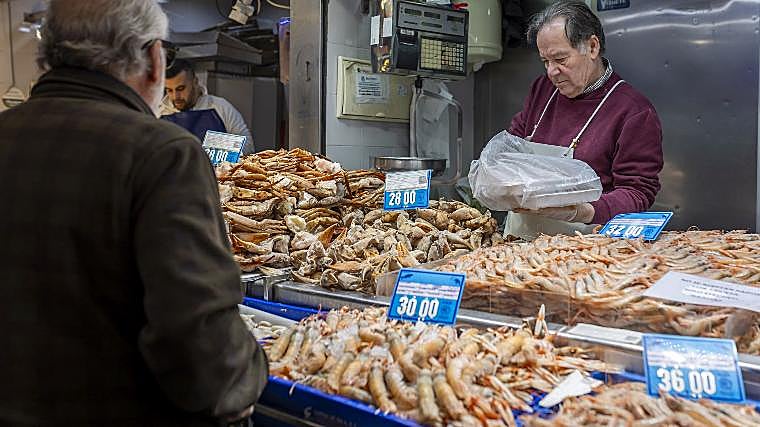 Julio Peguero lleva 53 años vendiendo marisco