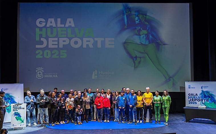 Imagen principal - El Ayuntamiento de Huelva saca a licitación por 71,5 millones el servicio integral del alumbrado público hasta 203