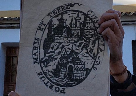 Imagen secundaria 1 - Diferentes planos y dibujos del castillo 