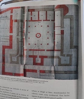 Imagen secundaria 2 - Diferentes planos y dibujos del castillo 