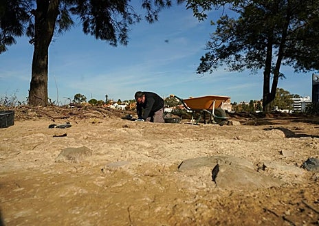 Imagen secundaria 1 - Mirador del Cabezo del San Pedro, restos superficiales del castillo y un dibujo del mismo del siglo XIX