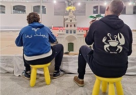 Montaje del belén, estos días previos, en el Espacio Santa Fe