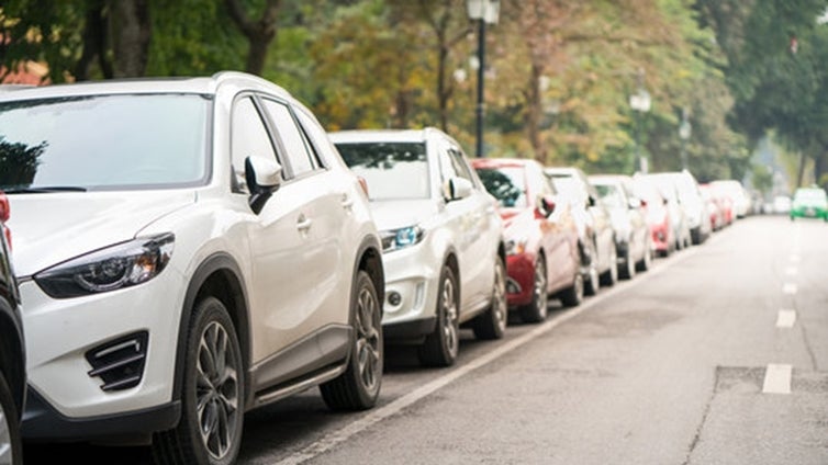 Los siete pasos de la DGT para aparcar bien a la primera y sin hacer muchas maniobras