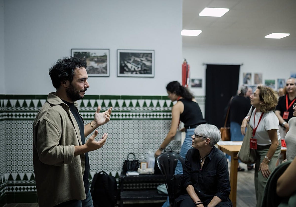 El fotoperiodista Ricardo Lopes, durante su intervención
