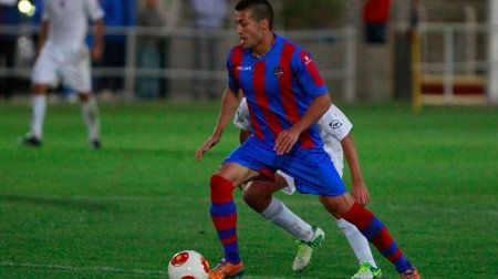 Sitúan en la órbita albiazul al mediocentro Víctor Camarasa
