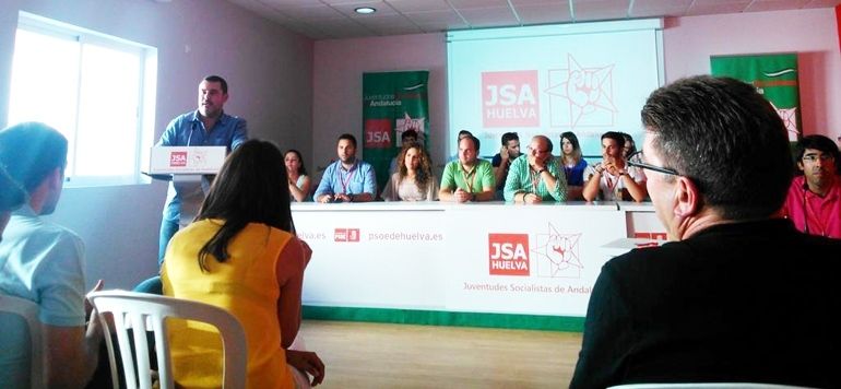 Sebastián Pérez sustituye a María Márquez al frente de las Juventudes Socialistas