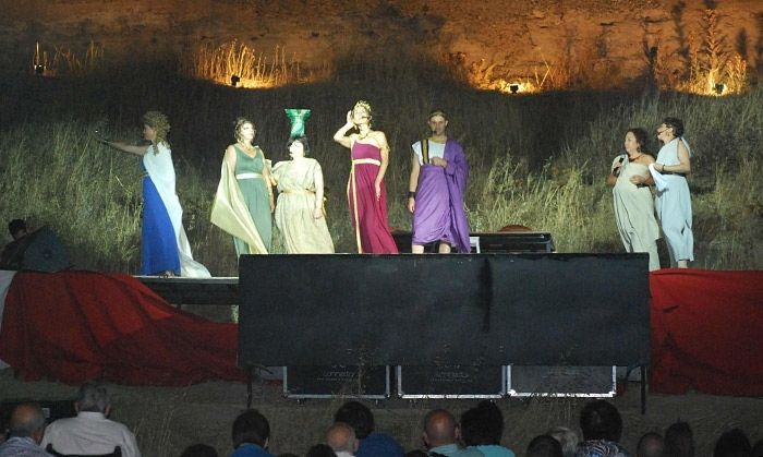 El teatro y ‘Plotina’ encandilan a Escacena