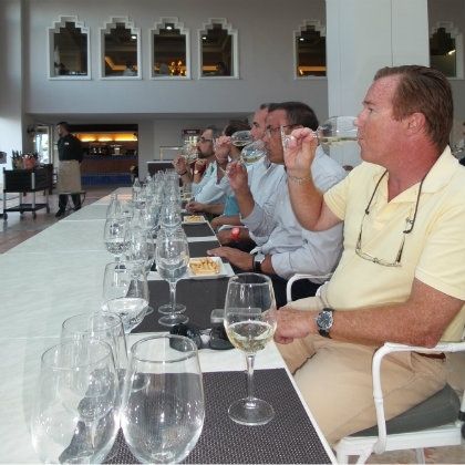 Los turistas descubren y elogian la Ruta del Vino del Condado en sus propios hoteles