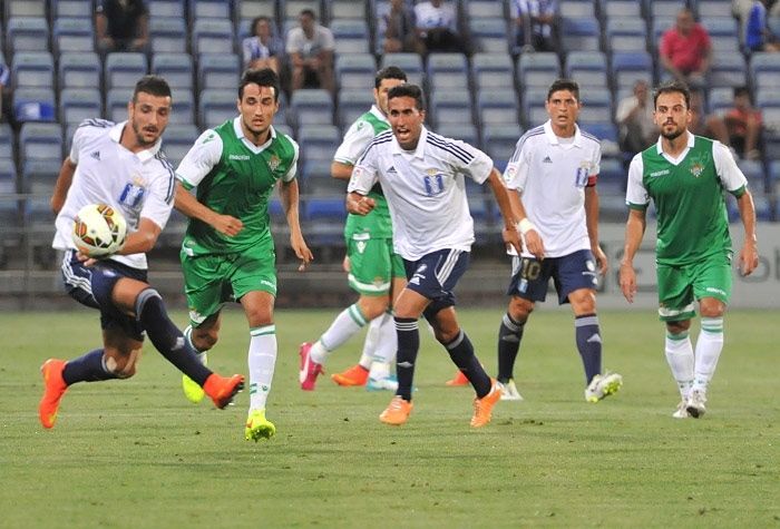 Un discutible penalti frena al Recre más notable de toda la pretemporada (1-2)