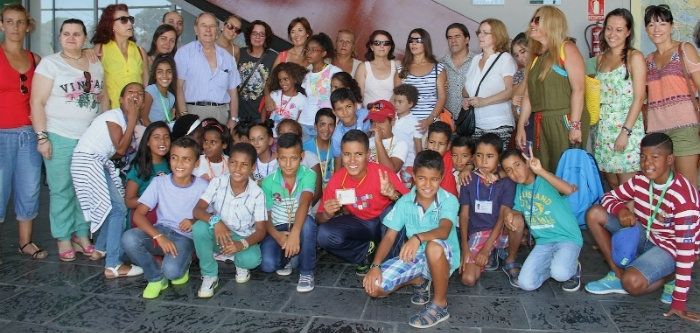 Lágrimas y buenos recuerdos en la despedida de los niños saharauis