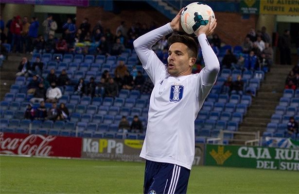 El lateral Toño, traspasado al Levante