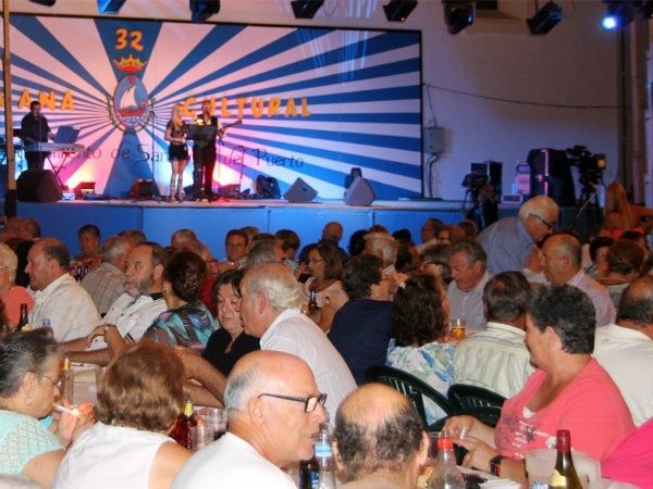 Unos 500 mayores disfrutan de una especial velada en la Semana Cultural de San Juan
