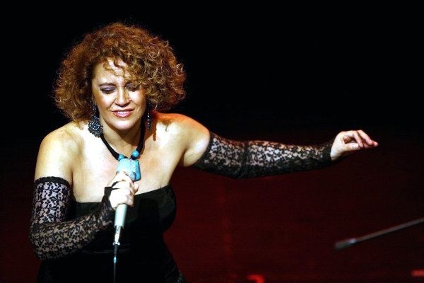 La fadista Rosario Solano  pone el cierre este sábado a las 'Noches del Mar' de Punta Umbría