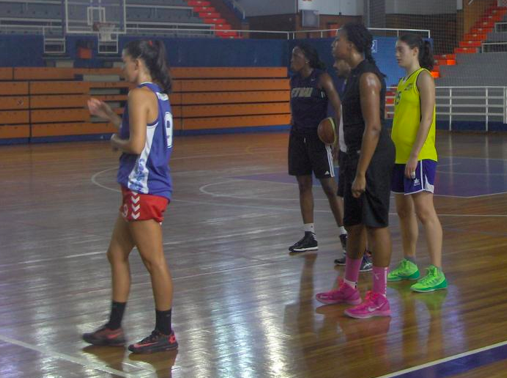 Chelsea Davis y Adaora Elonu ya se entrenan con el CB Conquero