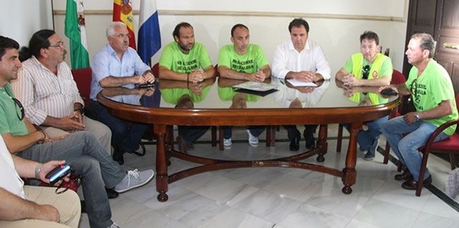 El alcalde de San Juan confía en que la celulosa no cierre y traslada su “apoyo absoluto” a los trabajadores