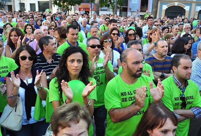 Más de dos mil personas claman en la capital contra el cierre de ENCE