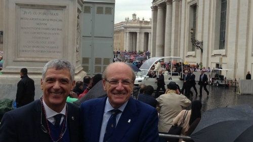El Vaticano se viste de azul y blanco