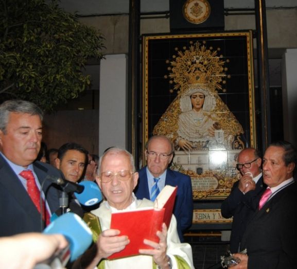 Una devoción de tres cuartos de siglo plasmada en un azulejo