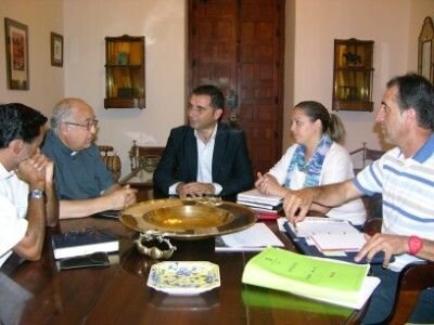 El Ayuntamiento de Moguer y el Obispado apuestan por Santa Clara como recurso turístico