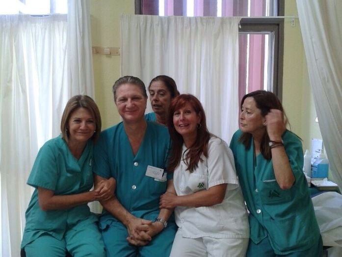 Huelva despide a su cirujano más solidario, al que 'era imposible no querer, respetar y admirar'