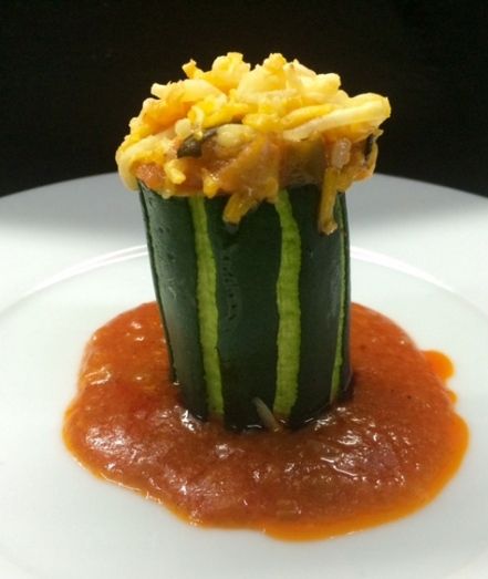 Suquet de langostinos y coquinas, calabacín y crujiente de patatas
