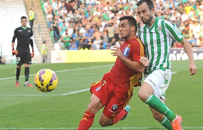 El Decano acaba con la cara roja en el Villamarín (3-2)
